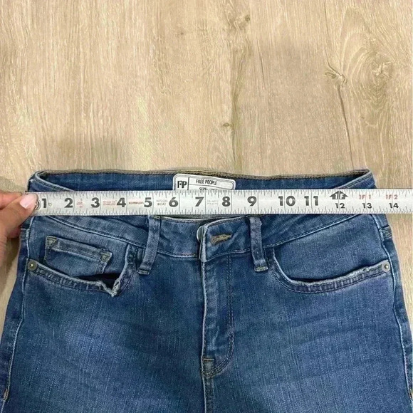 Free People High Rise Fringe Crop Jeans 61502-16515125 SZ 26 - Picture 10 of 11